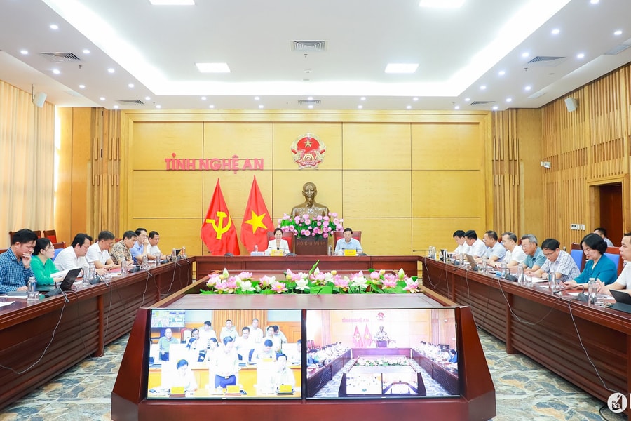 Thủ tướng: Không để chuyển đổi chính quyền địa phương ảnh hưởng đến xóa nhà tạm, dự án giao thông, giải ngân đầu tư công