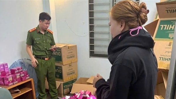 Khởi tố nữ giám đốc sản xuất, buôn bán mỹ phẩm giả