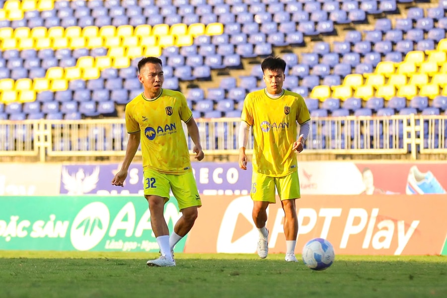 Tiền vệ Khắc Ngọc ‘linh hồn’ nơi tuyến giữa của Sông Lam Nghệ An