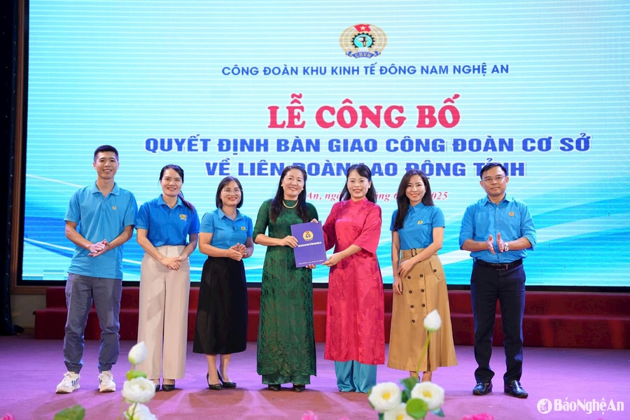 Công đoàn Khu kinh tế Đông Nam bàn giao công đoàn cơ sở cho Liên đoàn Lao động tỉnh