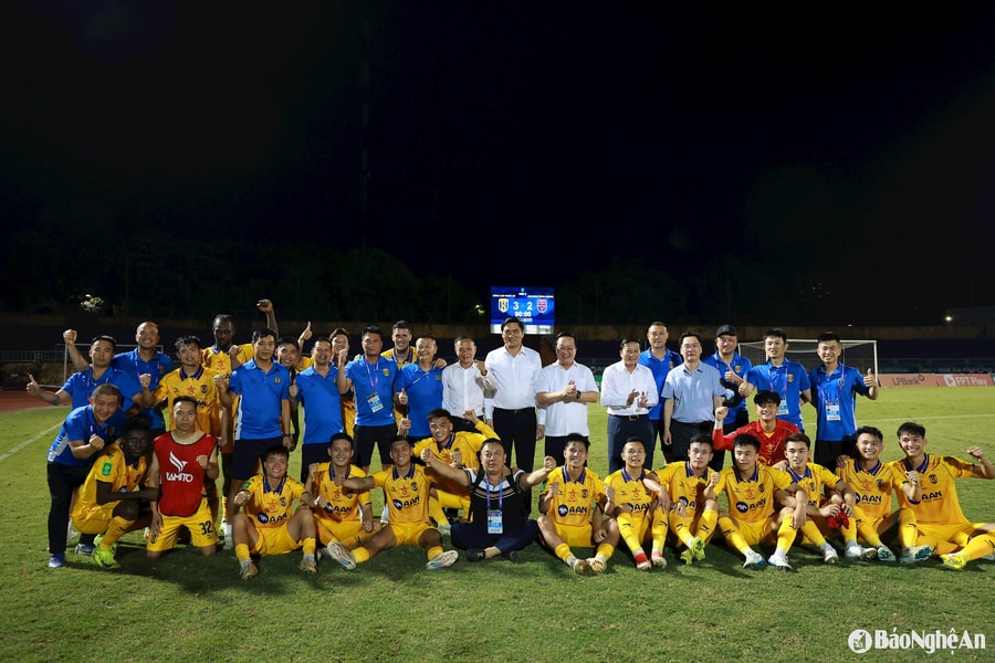 Sông Lam Nghệ An được thưởng 'nóng' 1 tỷ đồng sau chiến thắng nghẹt thở trước Bình Dương để vào chung kết Cúp Quốc gia