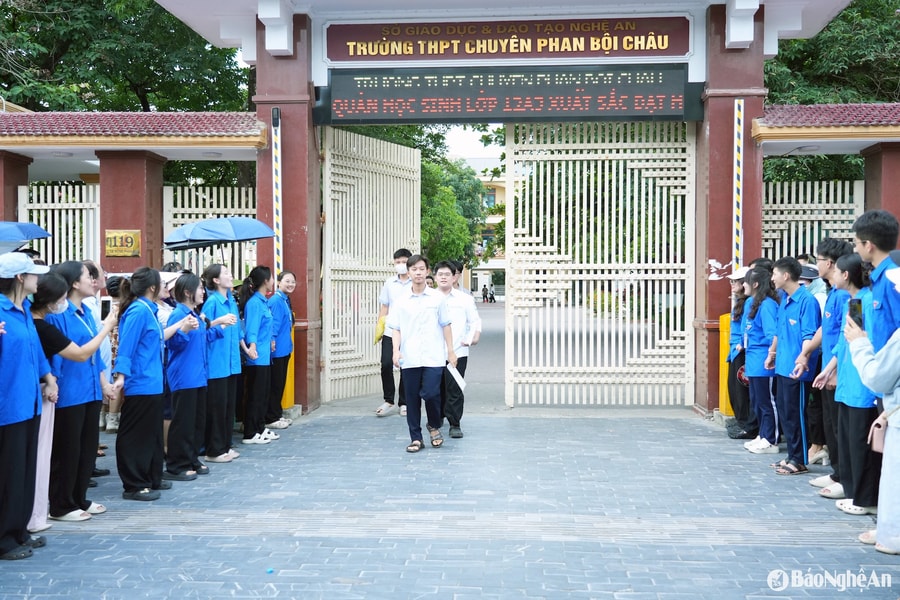 Ngay thí sinh trường THPT chuyên cũng 'kêu' đề Toán càng về sau càng khó, không dễ có điểm cao