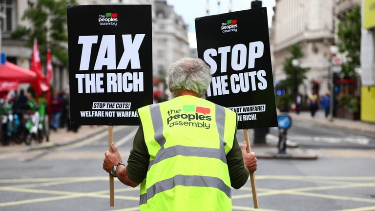 Nghịch lý toàn cầu: 1% người giàu nhất sở hữu tài sản đủ để xóa nghèo 22 lần