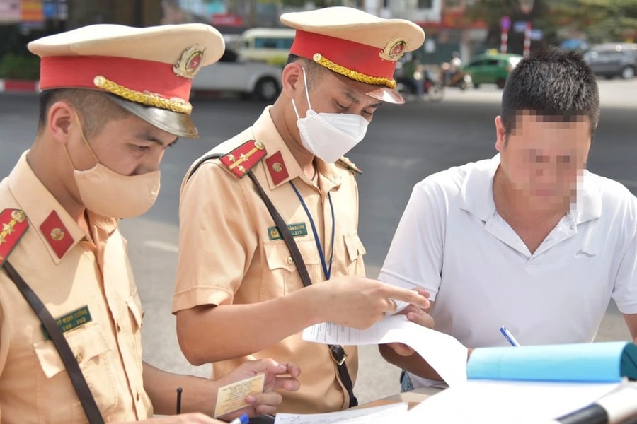 Vượt xe thế nào để tránh bị phạt nặng theo quy định mới?