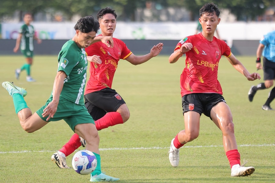 HLV SHB Đà Nẵng ‘bắt bài’ Công Phượng; Nước cờ vội của Phù Đổng Ninh Bình