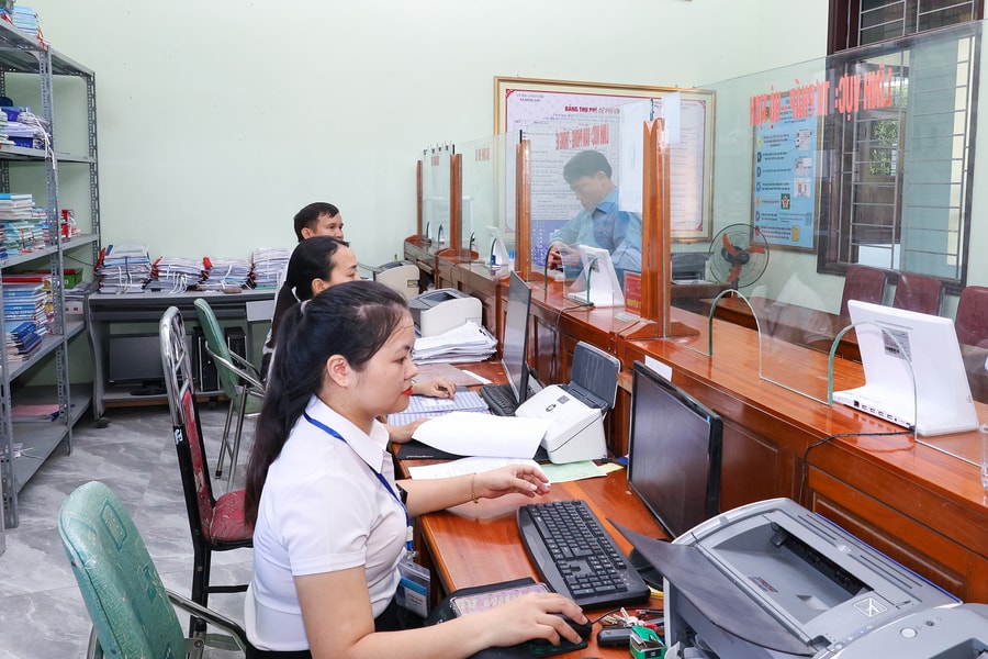 Kiến nghị 5 giải pháp hoàn thiện, nâng cao hiệu quả hoạt động chính quyền địa phương 2 cấp