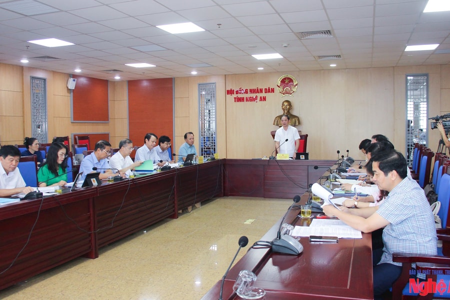 Trình phương án không thu phí đối với 6 thủ tục hành chính khi thực hiện qua dịch vụ công trực tuyến ở Nghệ An