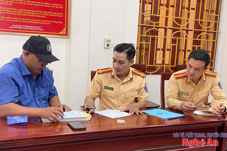 Kịp thời xác minh, xử lý tài xế xe đầu kéo vượt phải, tạt đầu xe con trên Quốc lộ 46