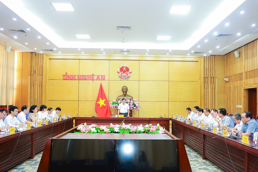 Đồng chí Lê Hồng Vinh chủ trì Hội nghị Ban Chấp hành Đảng bộ UBND tỉnh Nghệ An