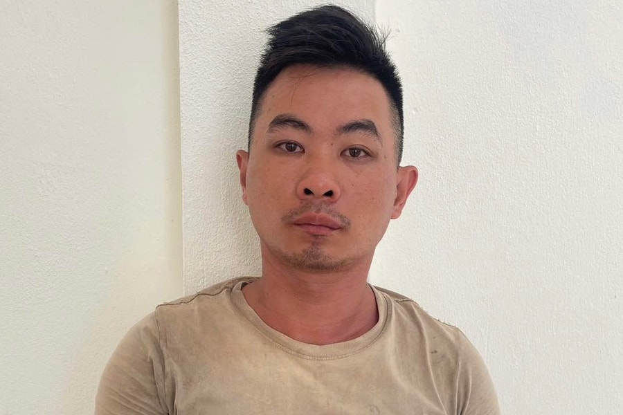 Trộm rình trong nhà vệ sinh, kề dao vào cổ, cướp tài sản chủ nhà lúc rạng sáng