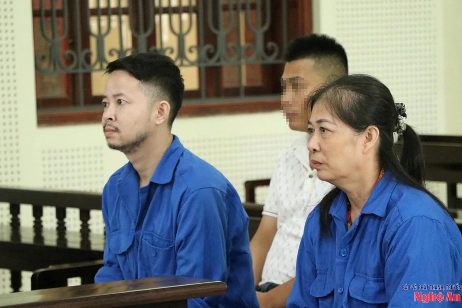 Con rể chủ mưu, mẹ vợ giúp sức trong đường dây buôn hàng cấm hàng chục tỷ đồng