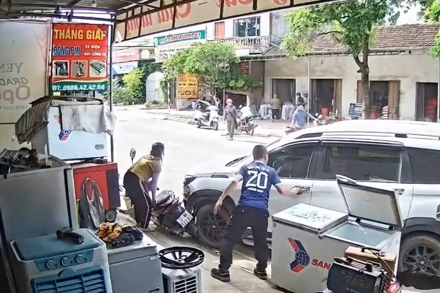 Anh thợ điện lạnh nhanh trí phá cửa cứu tài xế nghi đột quỵ