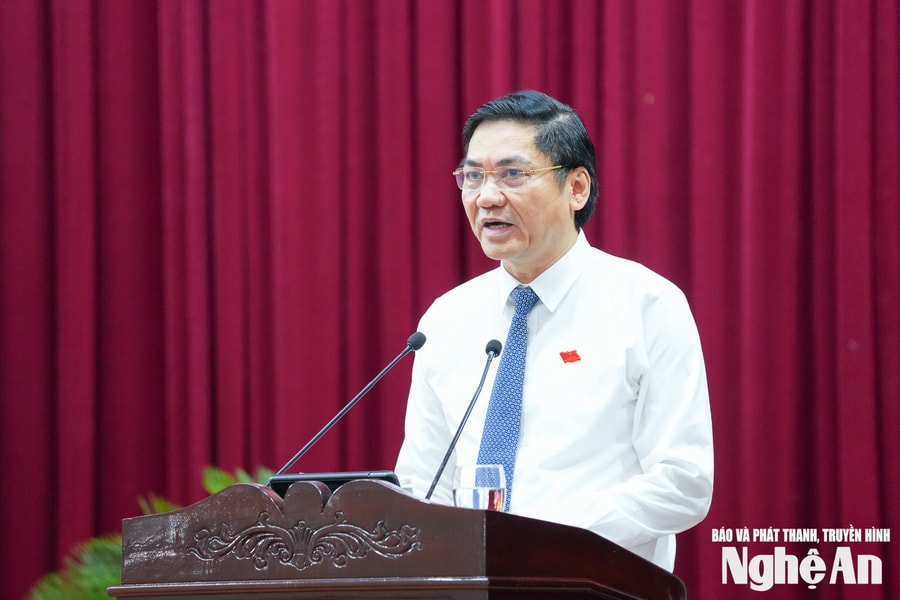 Đồng chí Hoàng Nghĩa Hiếu - Phó Bí thư Thường trực Tỉnh ủy, Chủ tịch HĐND tỉnh phát biểu khai mạc kỳ họp thứ 31, HĐND tỉnh khóa XVIII