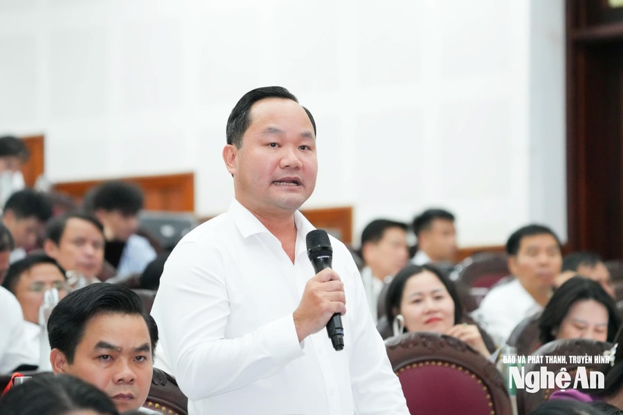 Ông Hoàng Quốc Việt - Giám đốc Sở Nông nghiệp và Môi trường Nghệ An giải trình về điều chỉnh bảng giá đất mới