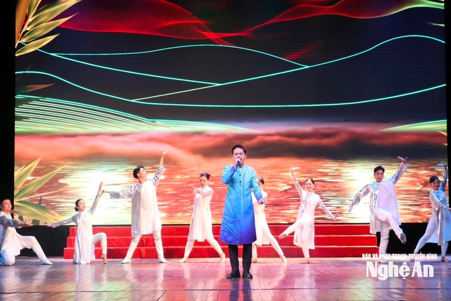 Đoàn nghệ thuật quần chúng Nghệ An đoạt 1 Huy chương Vàng, 3 Huy chương Bạc tại Hội diễn "Câu hò nối những dòng sông"