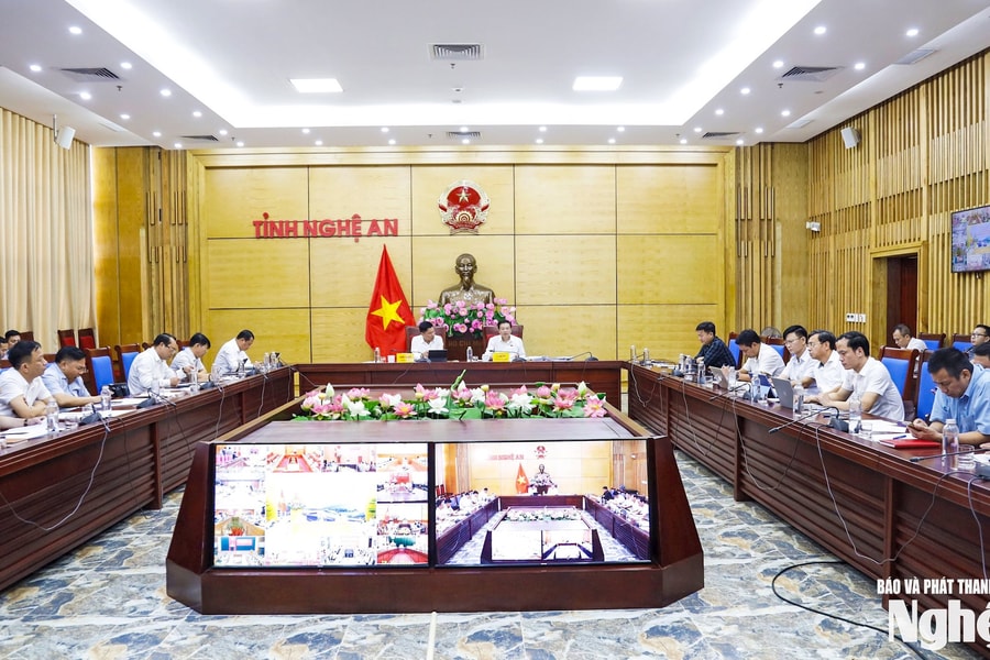 Tập trung tối đa nguồn lực, tháo gỡ mọi nút thắt, điểm nghẽn để triển khai các công trình trọng điểm, dự án quan trọng quốc gia lĩnh vực đường sắt