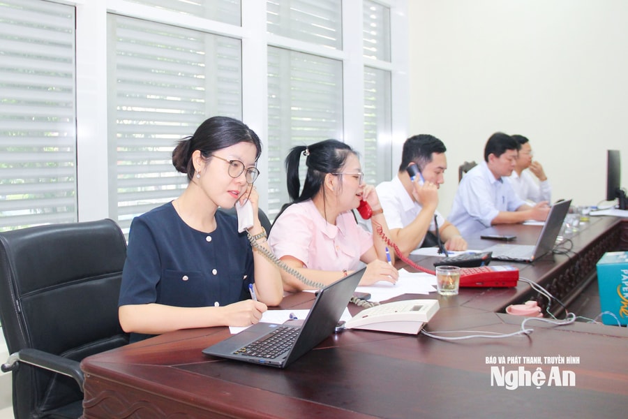 Kỳ họp HĐND tỉnh Nghệ An tiếp nhận nhiều cử tri gửi ý kiến qua đường dây nóng