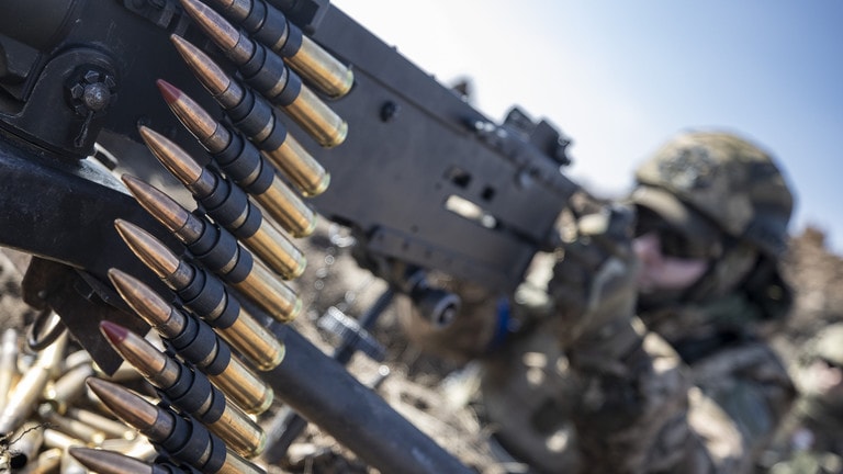 Bước ngoặt mới: Ông Trump chuẩn bị gửi gói vũ khí 300 triệu USD cho Ukraine, đảo ngược quyết định của Lầu Năm Góc