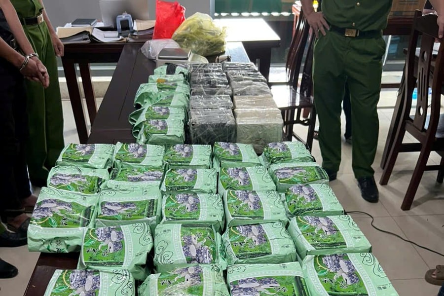 Công an Nghệ An phá đường dây ma túy xuyên quốc gia, thu giữ 60 bánh heroin và 37 kg ma túy đá