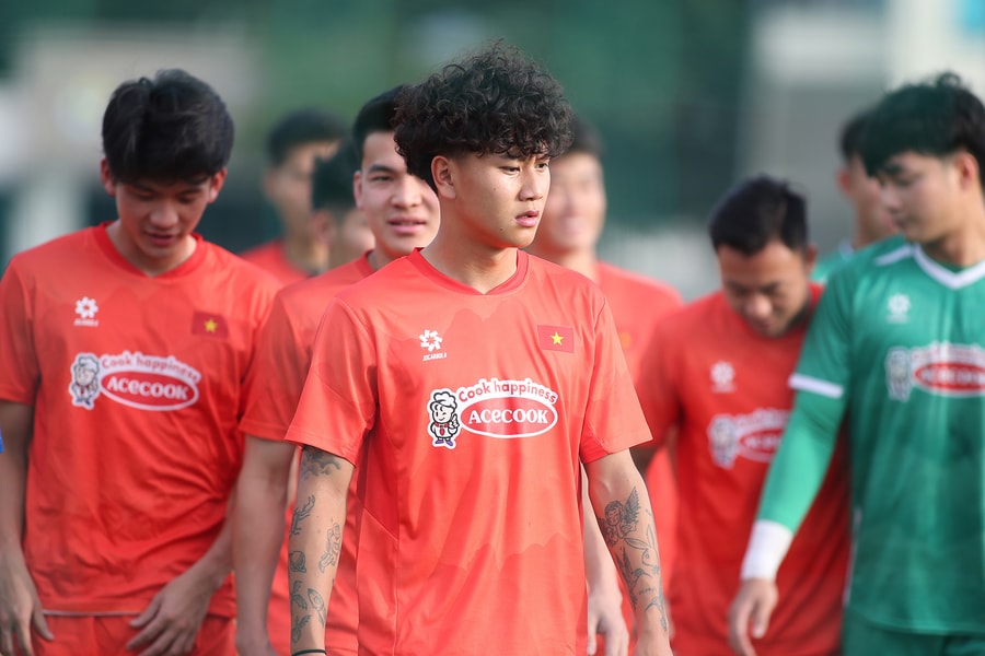 U23 Việt Nam: Vì sao cầu thủ Việt kiều khó trụ lại?; Nhấn chìm PSG, Chelsea đăng quang FIFA Club World Cup