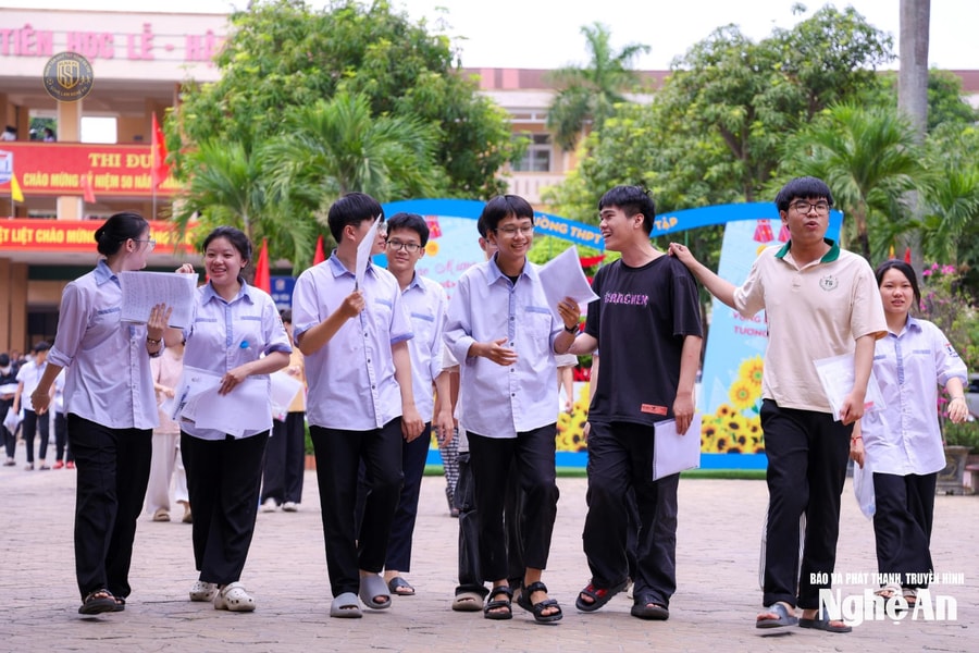 Từ hàng nghìn buổi ôn thi miễn phí, giáo dục Nghệ An vươn lên đứng đầu cả nước về điểm thi tốt nghiệp THPT năm 2025