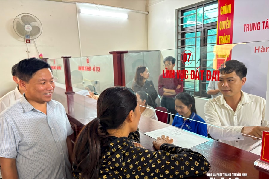 Phó Chủ tịch UBND tỉnh Hoàng Phú Hiền kiểm tra vận hành chính quyền địa phương 2 cấp tại các xã