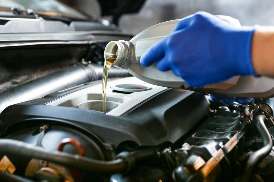 Điều gì xảy ra nếu bạn đổ thiếu dầu động cơ cho xe ô tô?