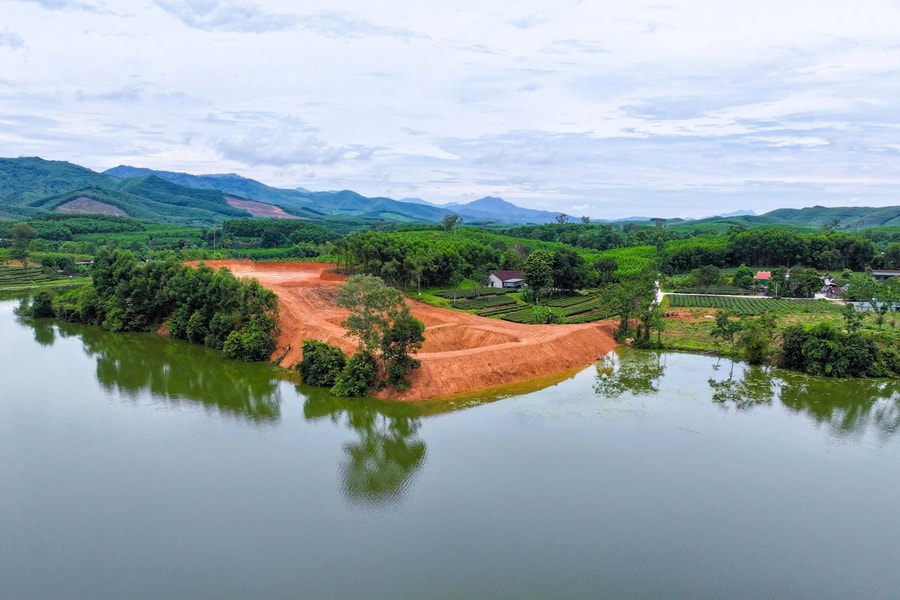 Lợi dụng giai đoạn sáp nhập xã để lấn chiếm hồ thủy lợi Cửa Ông xây dựng trại nuôi lợn