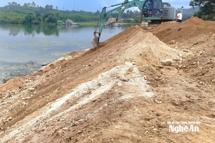 Bị phạt 35 triệu đồng vì lấn chiếm lòng hồ thủy lợi Cửa Ông