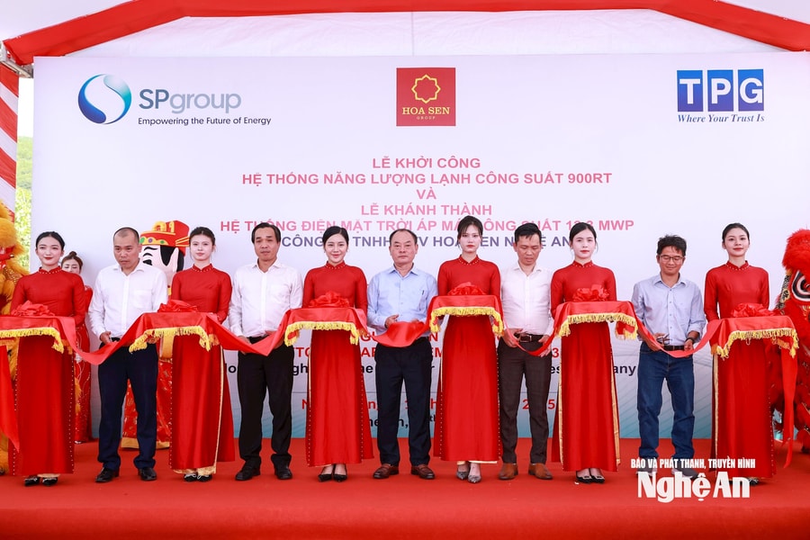 Tập đoàn Hoa Sen hợp tác với SP Group trong dự án năng lượng sạch giúp tránh phát thải hơn 14.000 tấn CO₂ mỗi năm tại Nghệ An