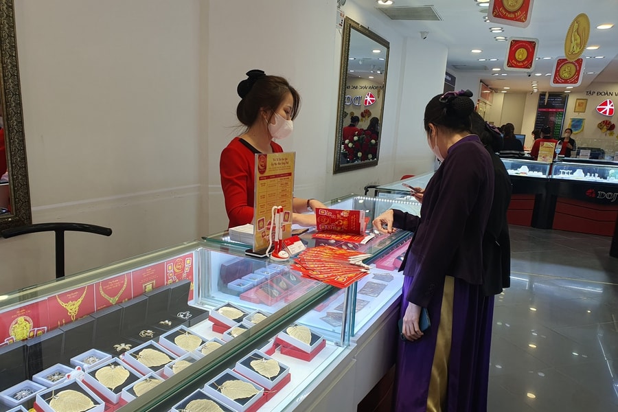 Giá vàng hôm nay 19/7/2025: Giá vàng trong nước và thế giới tăng mạnh do bất ổn kinh tế và địa chính trị