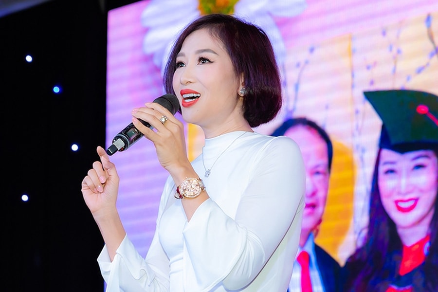 'Cô thư ký xinh đẹp' Thu Hương ra sao sau 30 năm đăng quang