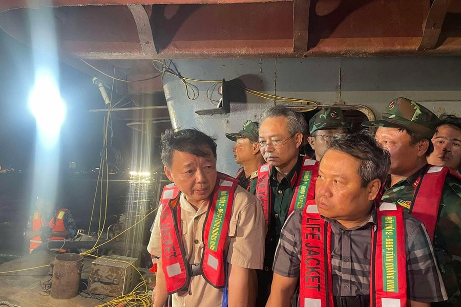 Cập nhật vụ lật tàu ở Quảng Ninh: Vớt được 34 thi thể, Phó Thủ tướng trực tiếp đến hiện trường