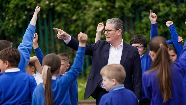 Được đi bầu nhưng không được mua vé số: Những tranh cãi trái chiều quanh đề xuất hạ tuổi bầu cử ở Anh