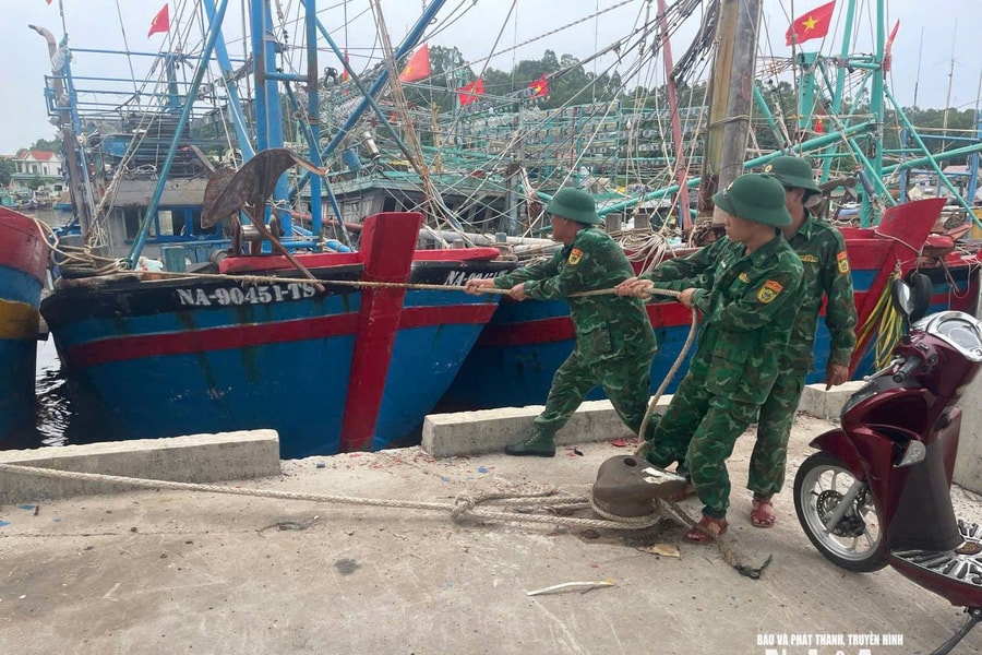 09h ngày 21/7: Bão số 3 wipha đã vào vịnh Bắc Bộ, bắt đầu quá trình mạnh trở lại