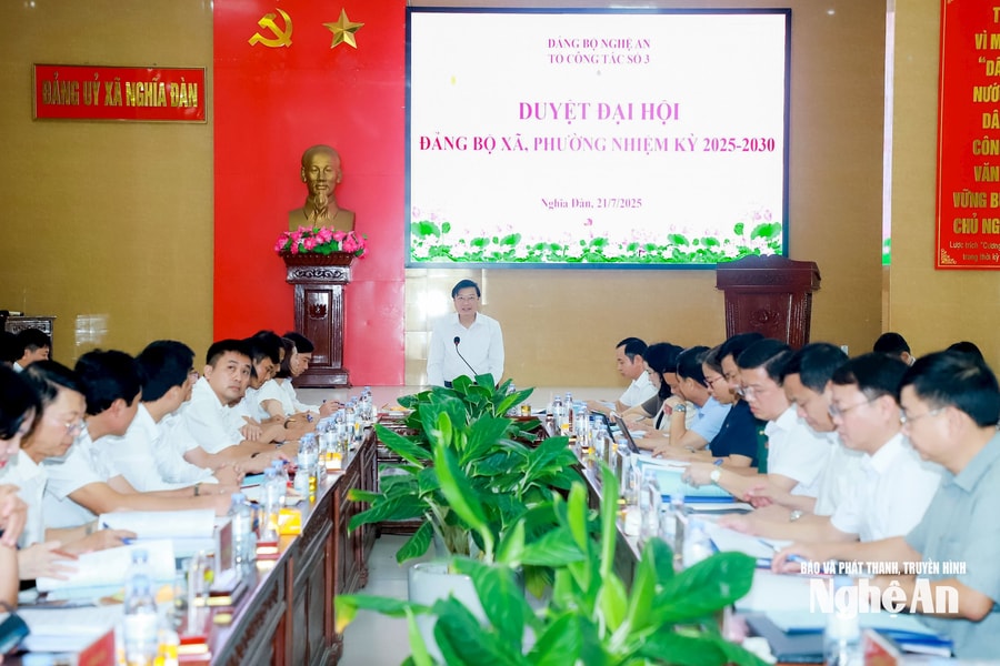 Chủ tịch UBND tỉnh Lê Hồng Vinh chủ trì duyệt đại hội đảng bộ các xã: Nghĩa Hưng, Nghĩa Lâm, Nghĩa Mai