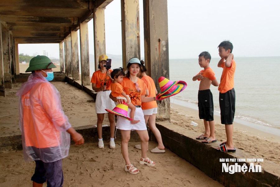 Cửa Lò cấm tắm biển, yêu cầu ngư dân rời khỏi tàu thuyền, lồng bè để ứng phó bão số 3