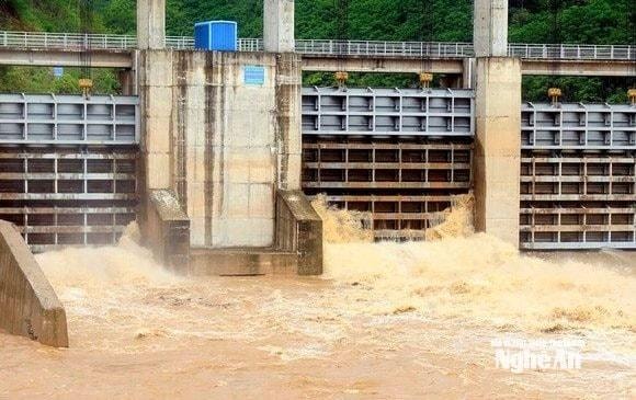 Lần lượt hồ chứa thủy điện Bản Ang, Châu Thắng xả nước vào đêm 21, rạng sáng 22/7