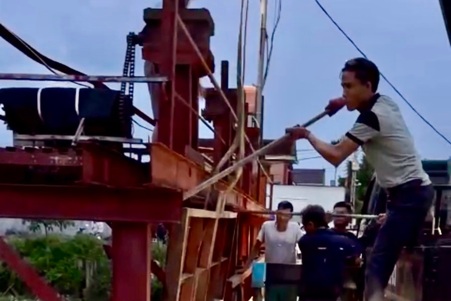 Xã Vân Tụ xuyên đêm gia cố cống tiêu Sa Tràn bảo vệ hơn 10.000 hộ dân trước bão số 3