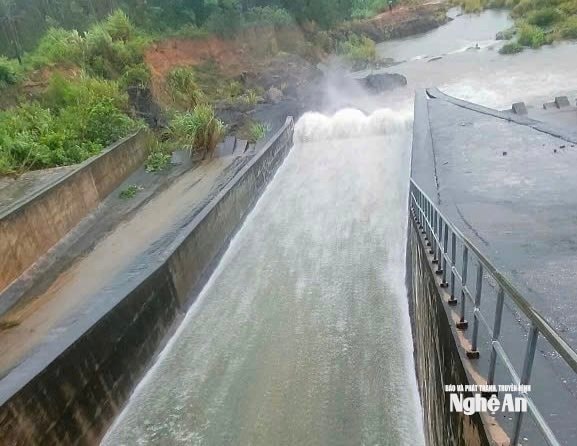 Hồ Sông Sào xả lũ đến khi hết mưa để đảm bảo an toàn hồ chứa vùng hạ du