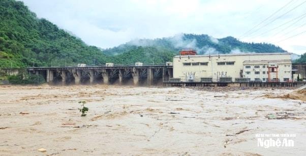 Nhà máy Thuỷ điện Khe Bố kịp thời điều tiết, đảm bảo an toàn hồ chứa và khu vực hạ du trong mưa lũ