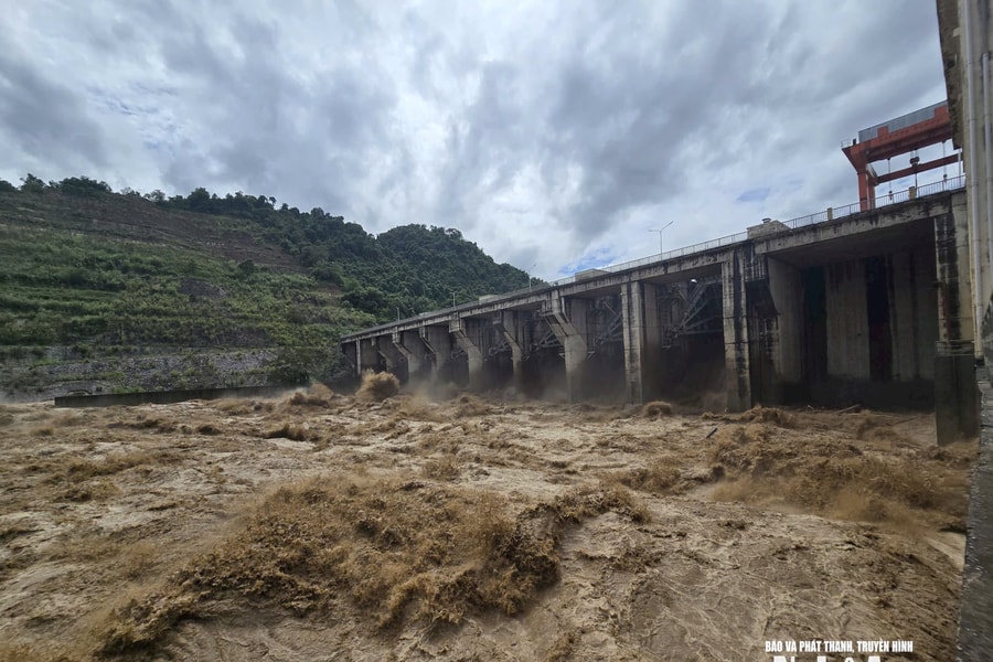 Cách Nghệ An ứng phó với trận lũ lịch sử ở các xã phía Tây