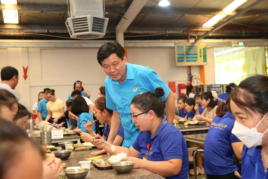 'Bữa cơm Công đoàn' cho 40.000 công nhân, người lao động Nghệ An