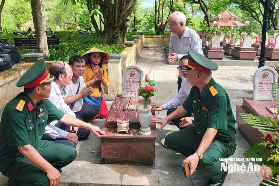 Hội Hỗ trợ gia đình liệt sĩ tỉnh Nghệ An dâng hương tưởng niệm các Anh hùng liệt sĩ tại Quảng Trị