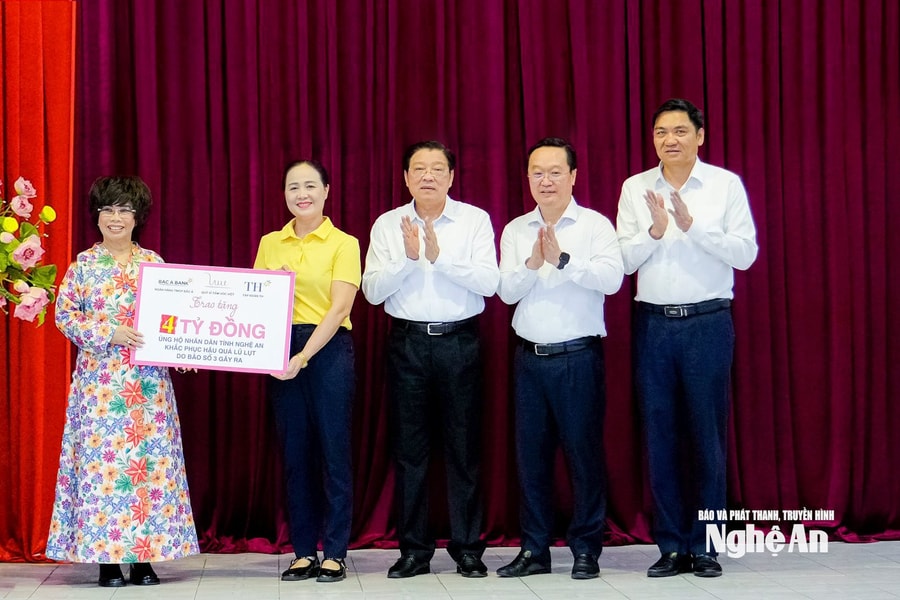 Ngân hàng TMCP Bắc Á - Tập đoàn TH thông qua Quỹ Vì Tầm Vóc Việt trao tặng 4 tỷ đồng hỗ trợ tỉnh Nghệ An khắc phục hậu quả do hoàn lưu bão số 3