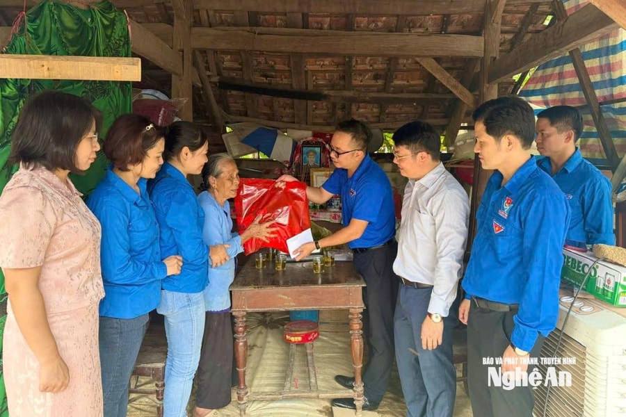 Đoàn cơ sở Cục Quản trị, Văn phòng Trung ương Đảng và Chi đoàn cơ quan Tỉnh ủy Nghệ An tri ân ngày Thương binh - Liệt sĩ 27/7