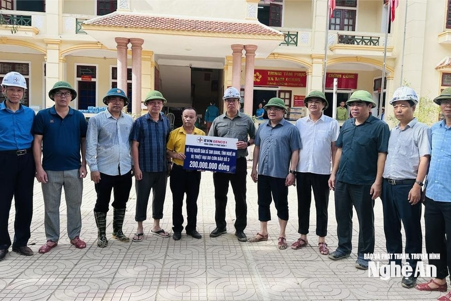 EVNGENCO1 và Công ty Thủy điện Bản Vẽ trao 1 tỷ đồng hỗ trợ người dân các xã miền Tây Nghệ An chịu ảnh hưởng mưa lũ