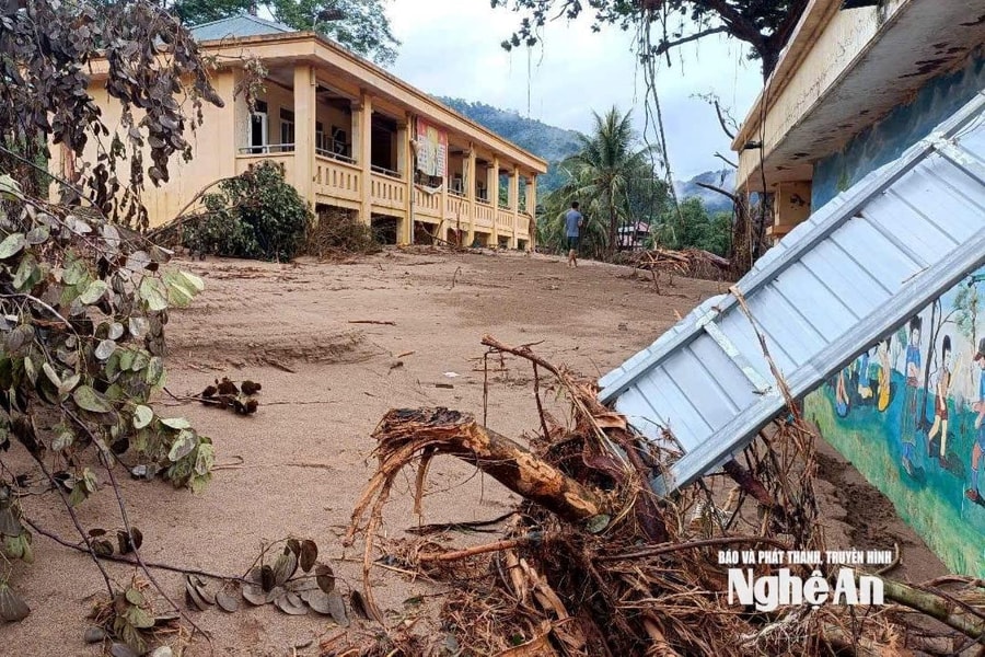 Trường học bị vùi lấp, thầy hiệu trưởng ở xã vùng cao Nghệ An viết 'tâm thư' kêu gọi giúp đỡ