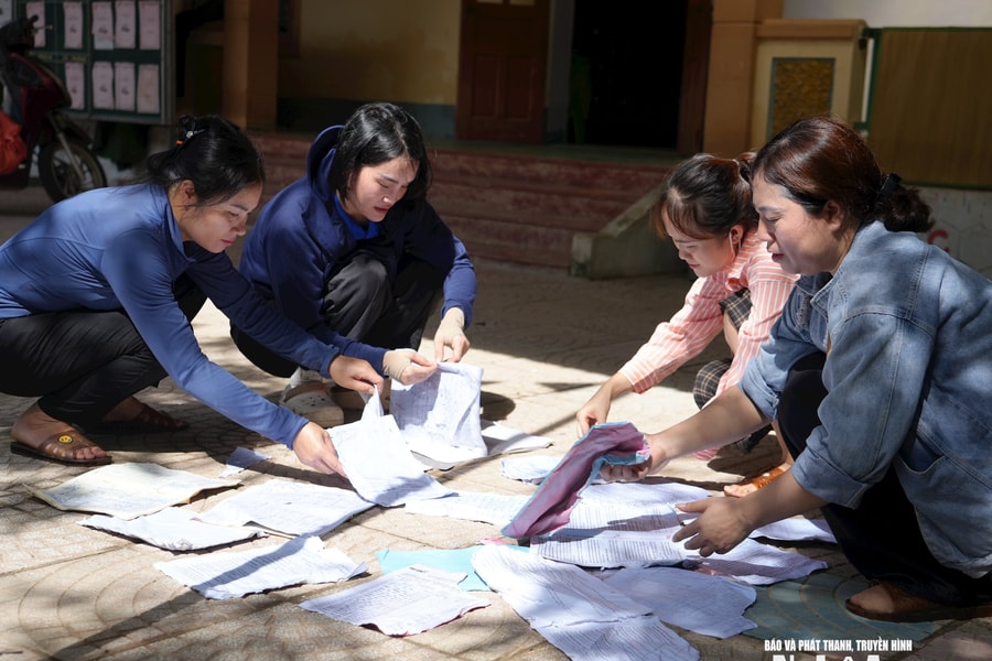 Chung tay tiếp sức cùng các bạn học sinh vùng lũ