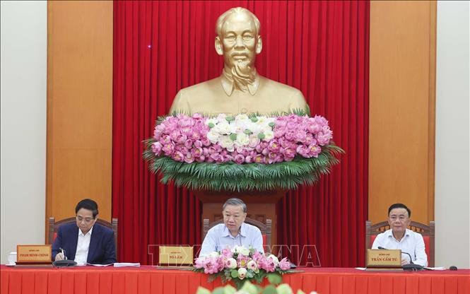 Tổng Bí thư: Tiếp tục chủ động rà soát, hoàn thiện dự thảo các văn kiện Đại hội XIV của Đảng